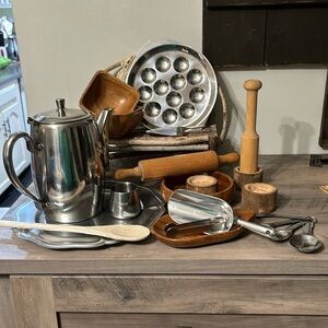 CURATED BY ME! 18 PIECE INDOOR PLAY KITCHEN STAINLESS STEEL AND WOODEN SET